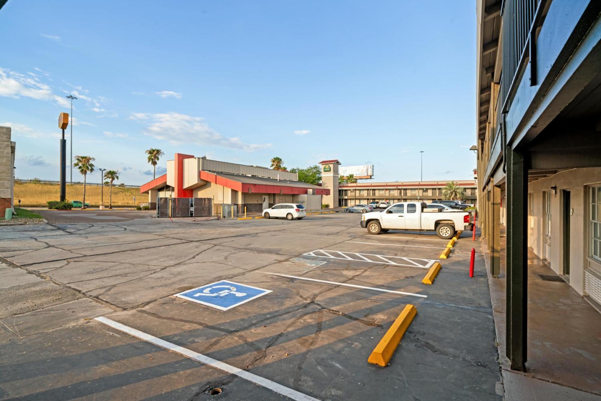 La Quinta Inn By Wyndham Corpus Christi North Екстер'єр фото